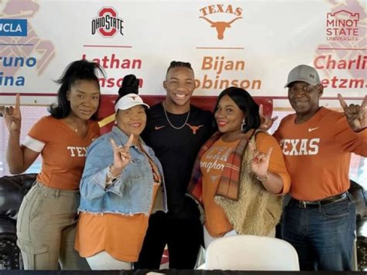 Who are Bijan Robinson Parents: Meet Lamore Saul and Lamont