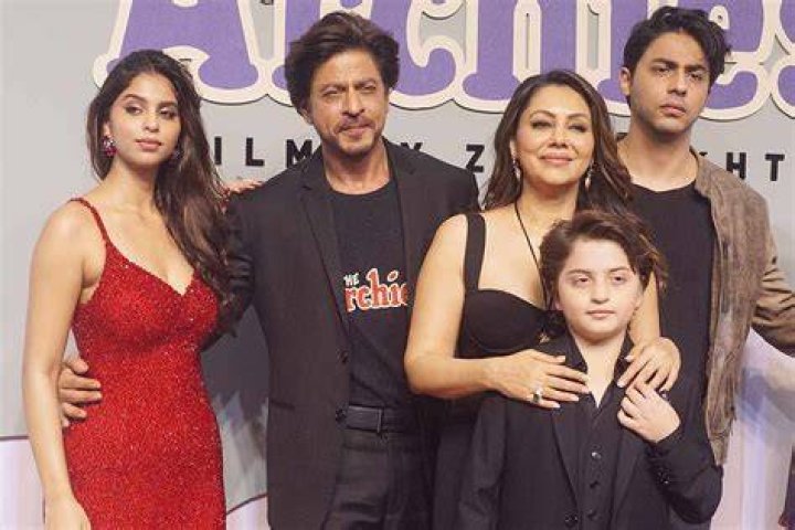 Who are Suhana Khan Parents? Meet her dad, Shah Rukh Khan